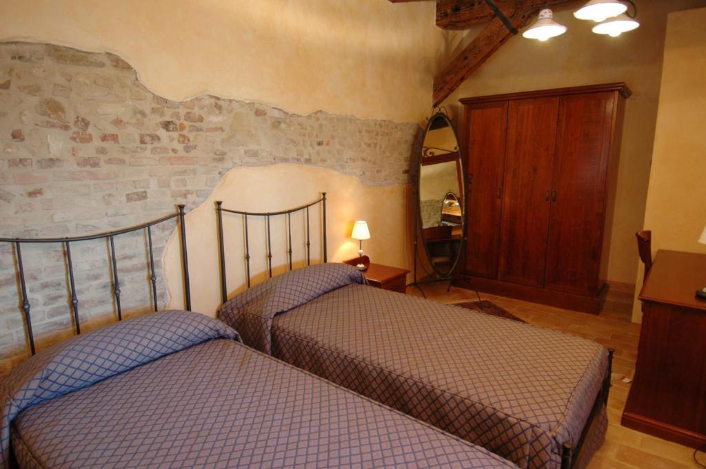 Hotel Castello Montegiove Fano Zimmer foto
