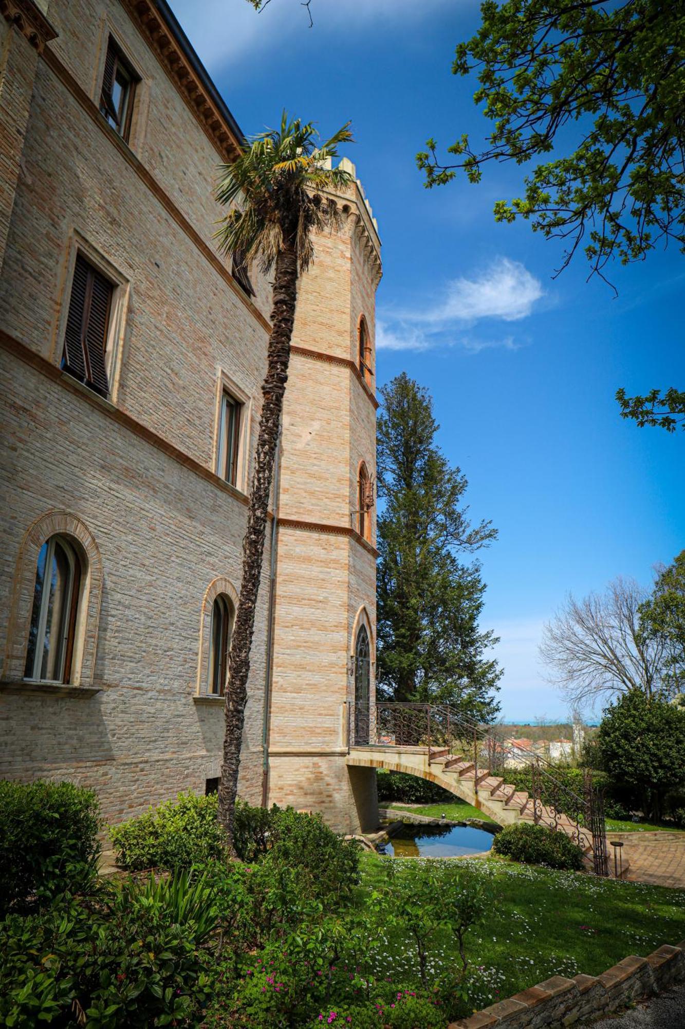 Hotel Castello Montegiove Fano Exterior foto